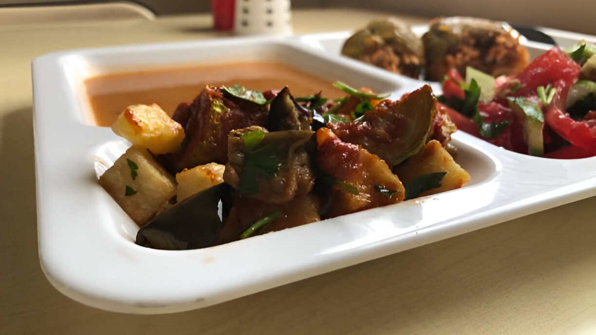 Merdane Catering olarak, yerinde catering hizmeti ile organizasyonlarınızı ve etkinliklerinizi özel kılmak için yanınızdayız. 